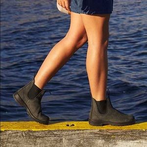 NWOT Blundstone #587 Nubuck Leather Boots, Black